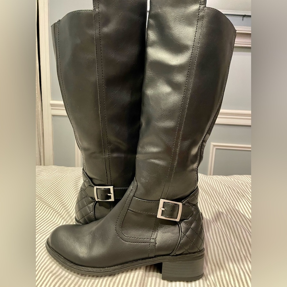 Old Navy Knee High Riding Boots. Size 6.5 Black low heel